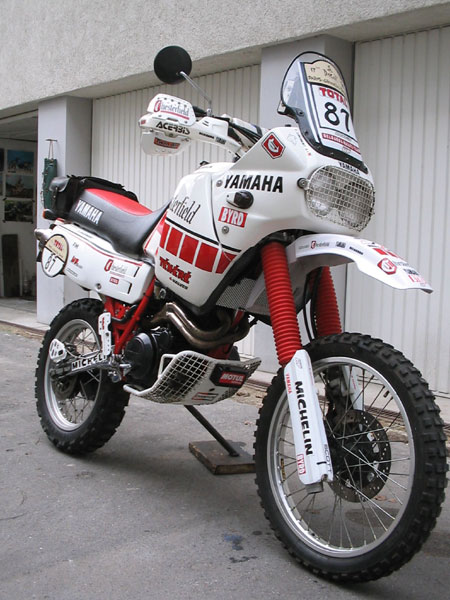 thumbnail image 2 of Genuine Yamaha White Rear Fender For XT 600, XT Z Tender (34L, 43F, 55V) 2 of 5